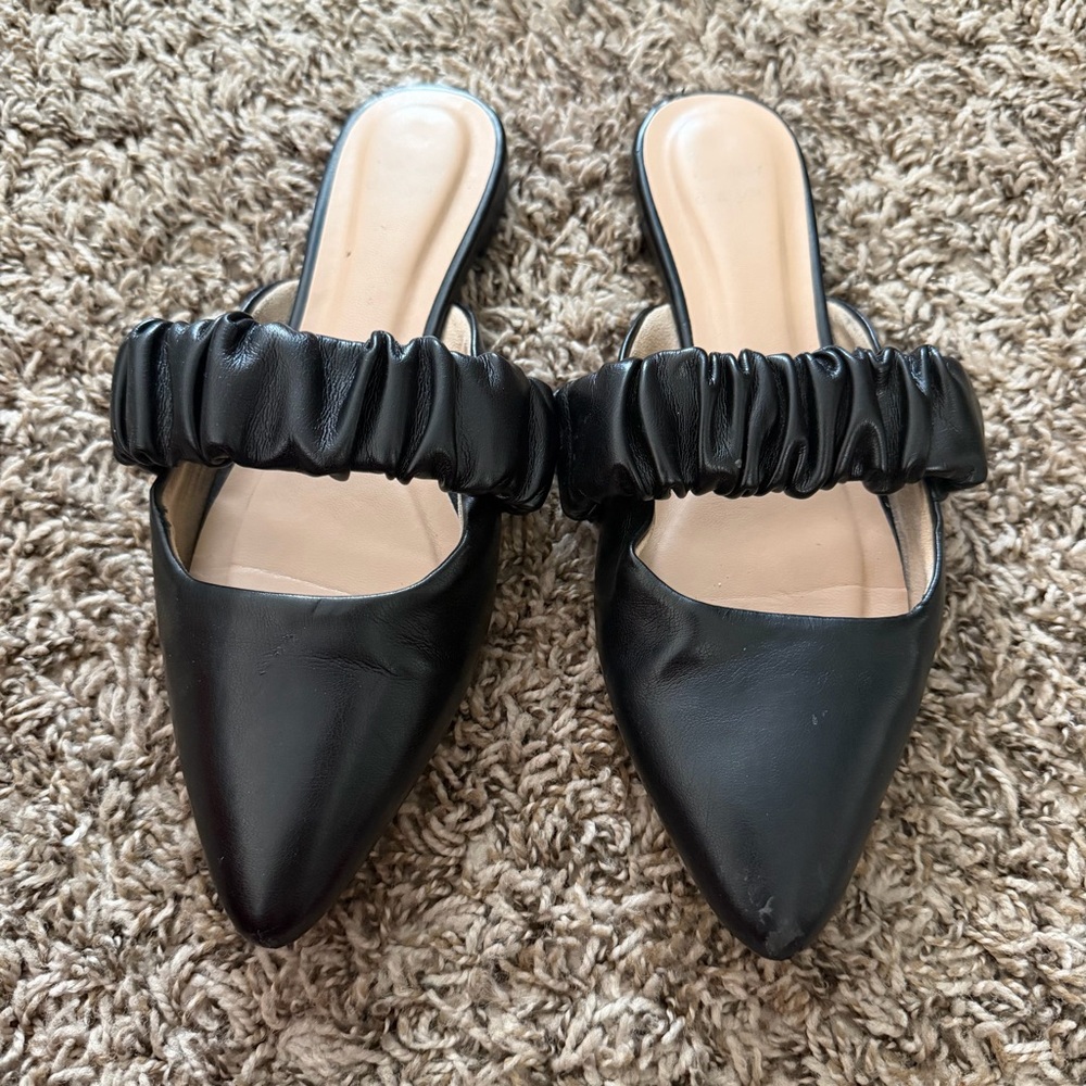 Black Pointed-Toe Women’s Mule